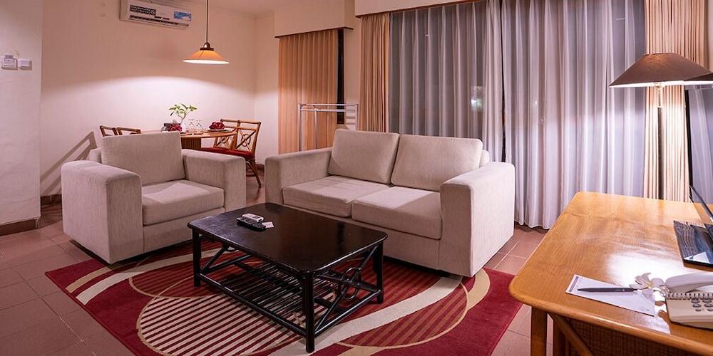 ปลากู ฮอลิเดย์ โฮเต็ล Hotel นูซาดูอา ภายนอก รูปภาพ